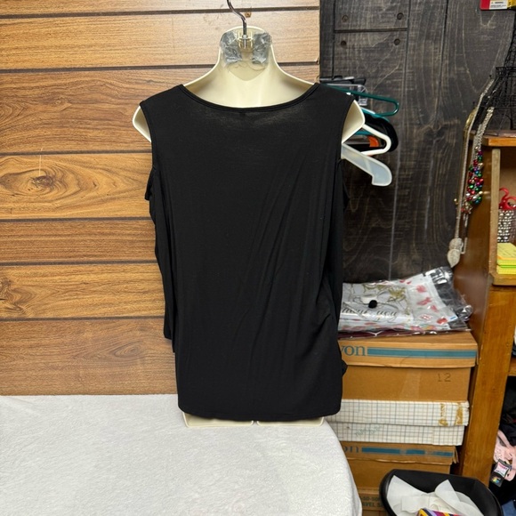 Black Sleeveless Top cold shoulder criss cross pattern on chest size small - Picture 4 of 8